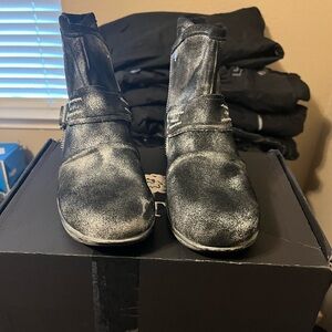 New Osstone! Moto Men Distressed Black Ankle Boots